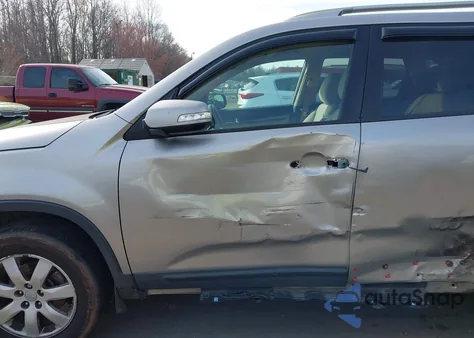 2013 Kia Sorento Lx z USA, uszkodzony, nr VIN 5XYKT4A67DG333869